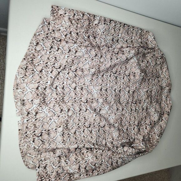 Calvin Klein Size Large Snakeskin Print Modern Essentials Button Blouse Womens - Picture 4 of 4
